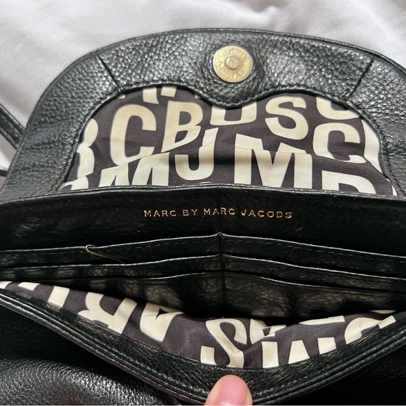 Marc Jacobs Small Black + Gold Purse - Picture 2 of 4